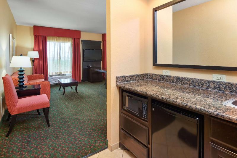 King Studio Suite with Whirlpool - Non-Smoking image 3