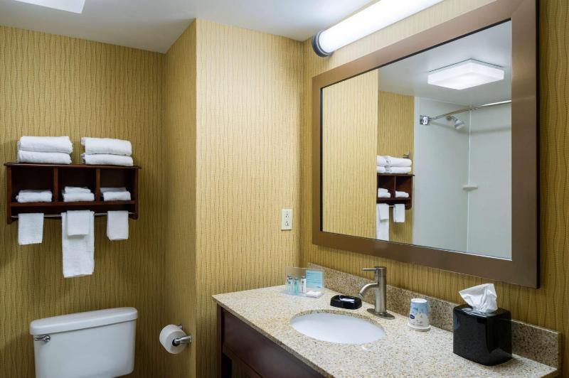 Room with Two Queen Beds - Non-Smoking image 2