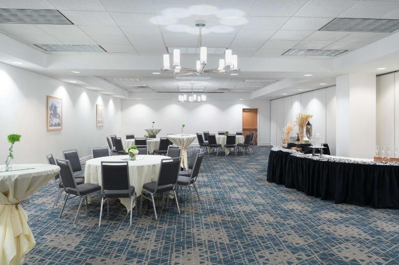 Hampton Inn Philadelphia Center City-Convention Center - image 3