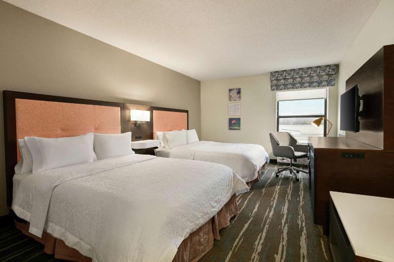 Room with Two Queen Beds - Non-Smoking image 4