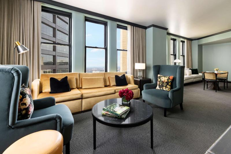 One-Bedroom King Suite with City View image 4
