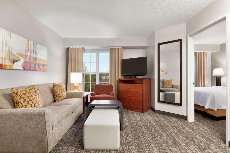 One-Bedroom Queen Suite - Non-Smoking image 4