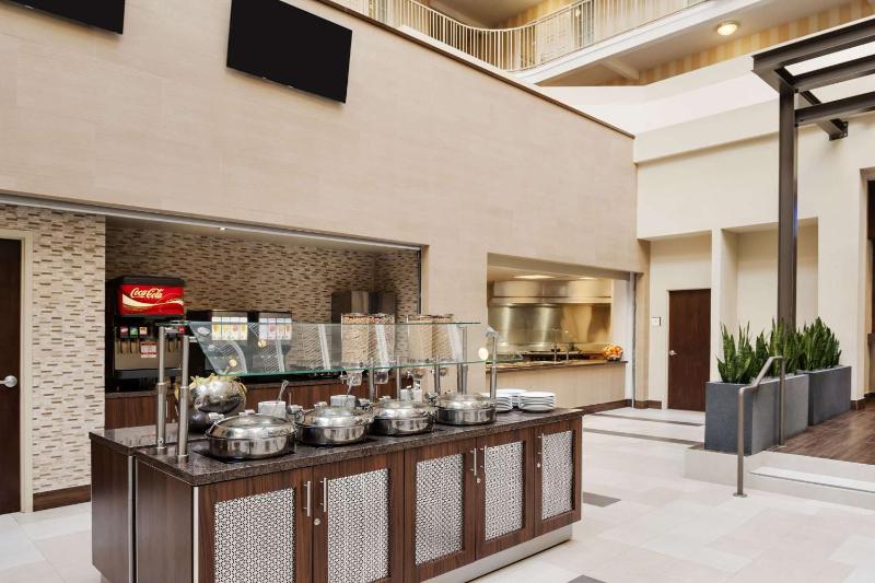 Embassy Suites By Hilton Hotel Dallas Market Center - image 48