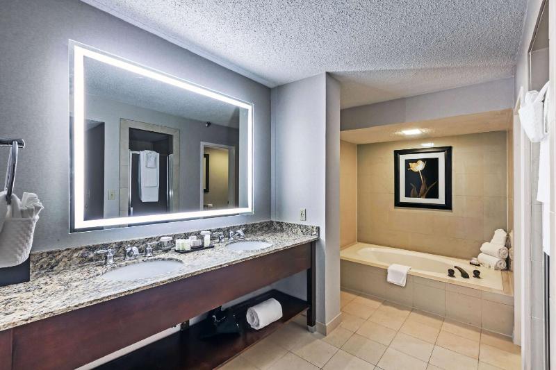 Executive King Room - Non-Smoking image 2