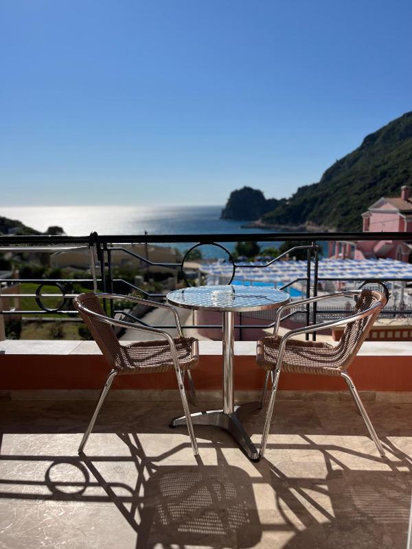 Double Room with Sea View image 3