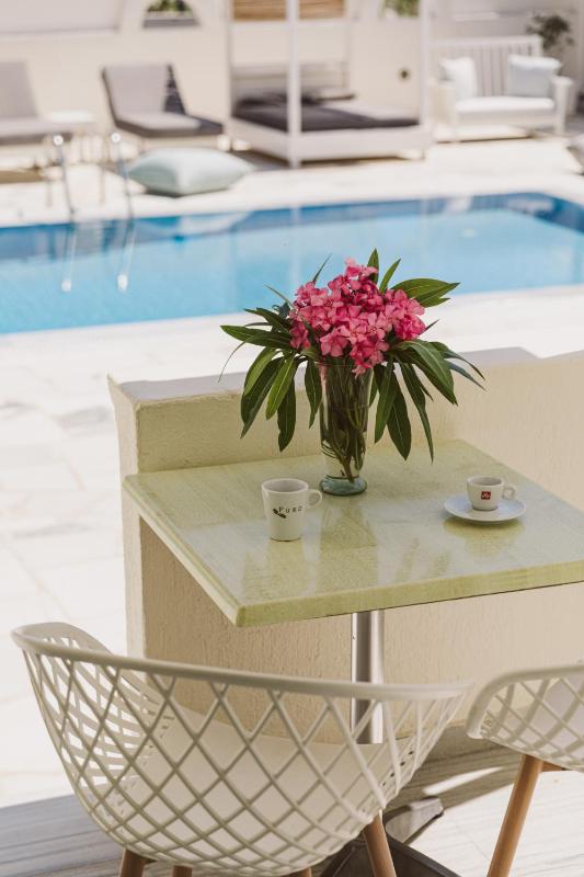 One-Bedroom Apartment with Pool View image 3