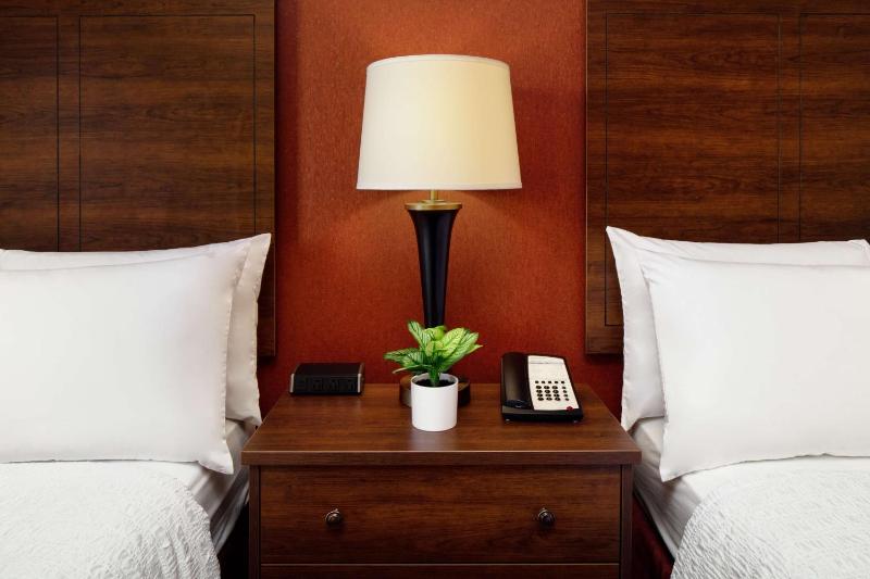 Hampton Inn & Suites Scottsdale at Talking Stick - image 31