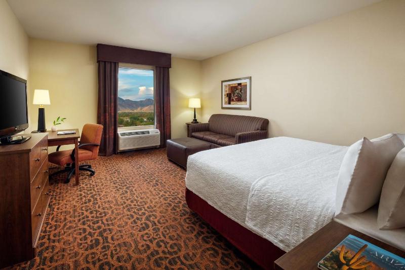 Hampton Inn & Suites Scottsdale at Talking Stick - image 21