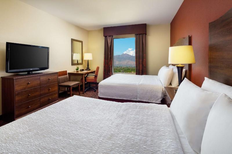 Hampton Inn & Suites Scottsdale at Talking Stick - image 28