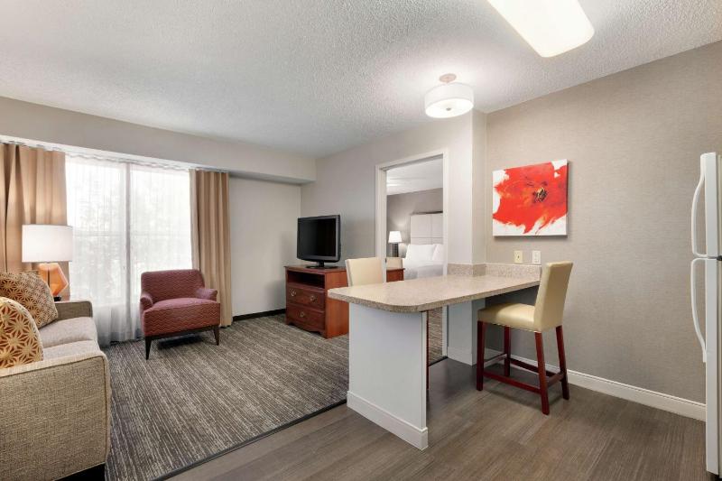 Non-Smoking Two Bedroom Suite with Two King Beds image 3
