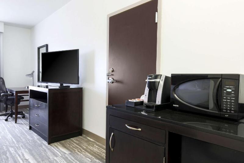 King Room with Roll-In Shower - Mobility/Hearing Accessible image 3