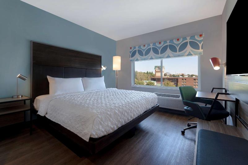 King Room image 3
