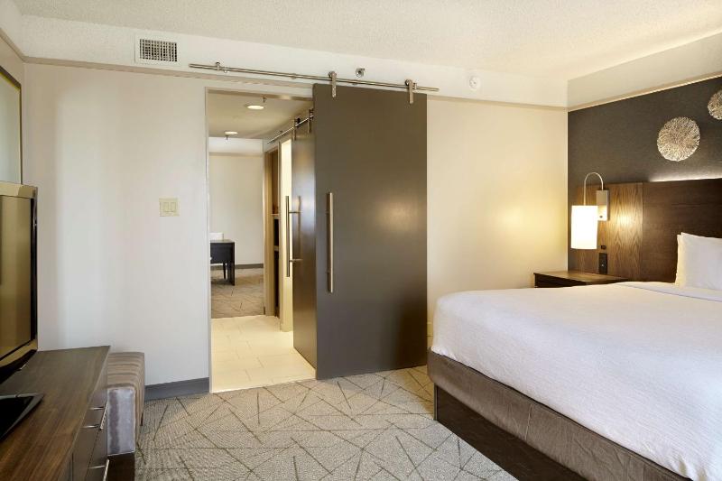 Embassy Suites By Hilton Hotel Atlanta-Galleria - image 12