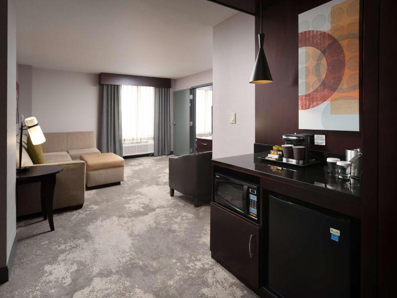 King Suite with Spa Bath image 2
