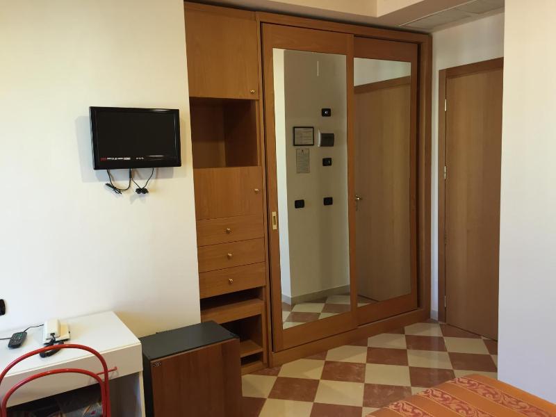 Quadruple Room image 4