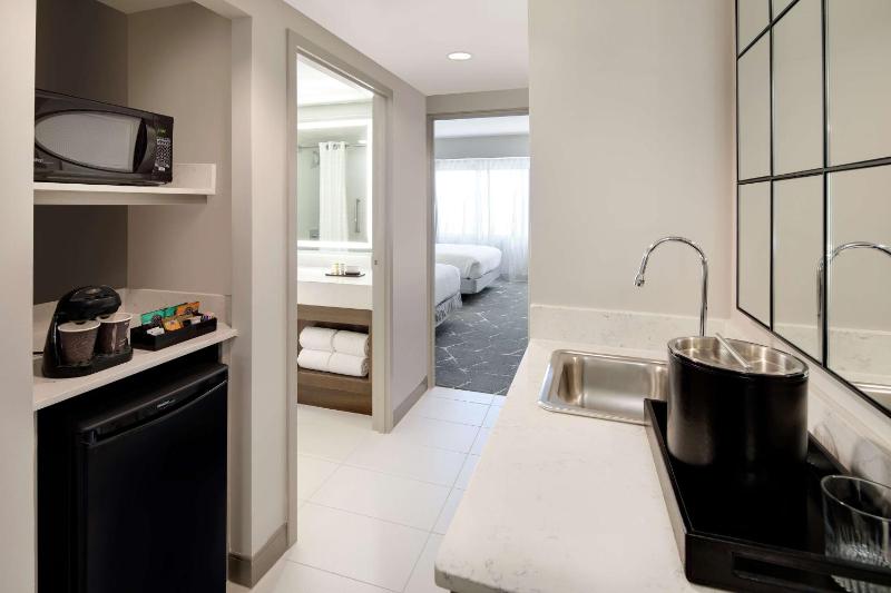 Suite with Two Queen Beds - Non-Smoking image 3