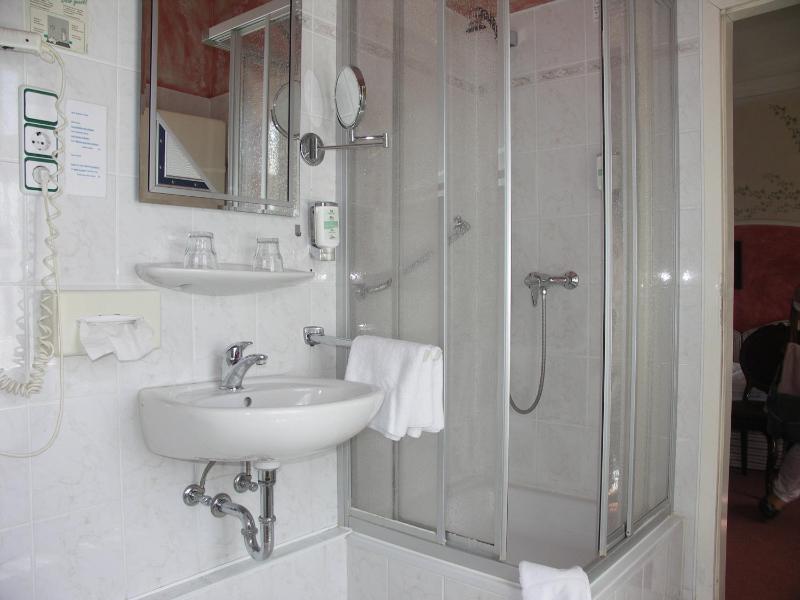  Double Room image 3