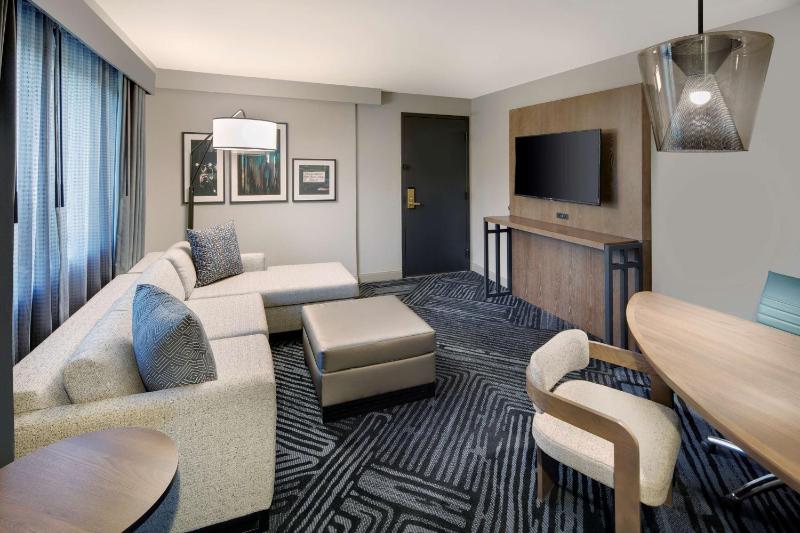 Corner King Suite image 4
