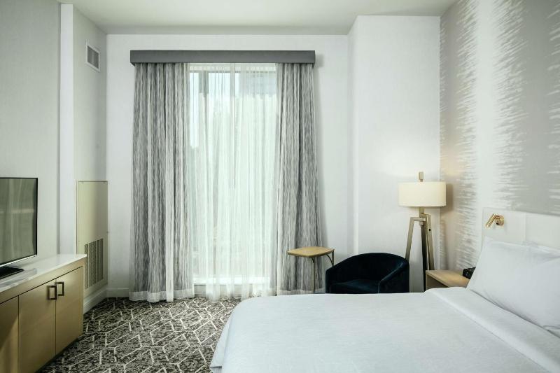 One-Bedroom King Suite image 4