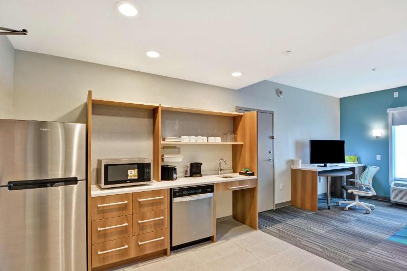 Queen Suite - Mobility Access/Non-Smoking image 1