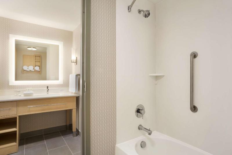 King Studio Suite - Mobility Access/Non-Smoking image 2