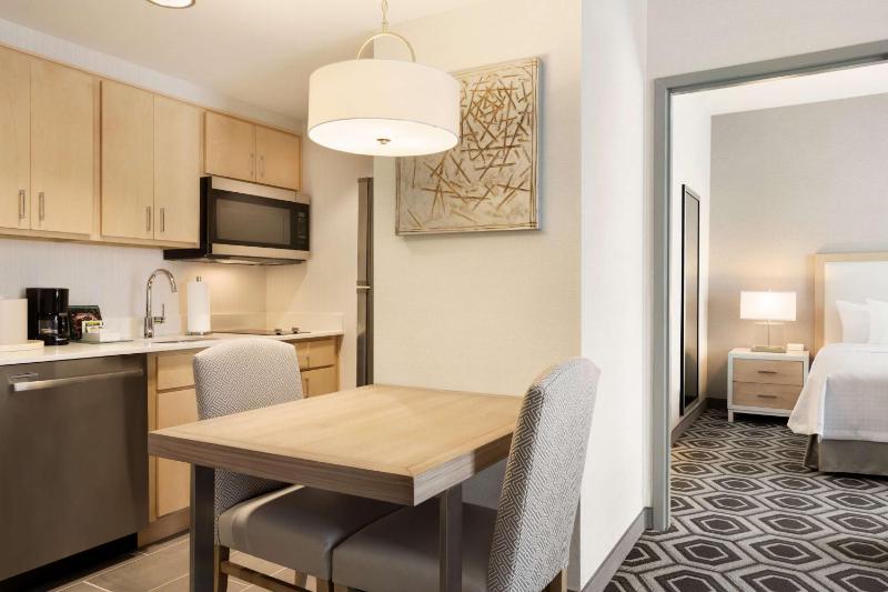 One-Bedroom King Suite - Non-Smoking image 3