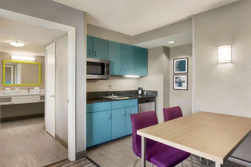One-Bedroom King Suite - Non-Smoking image 3