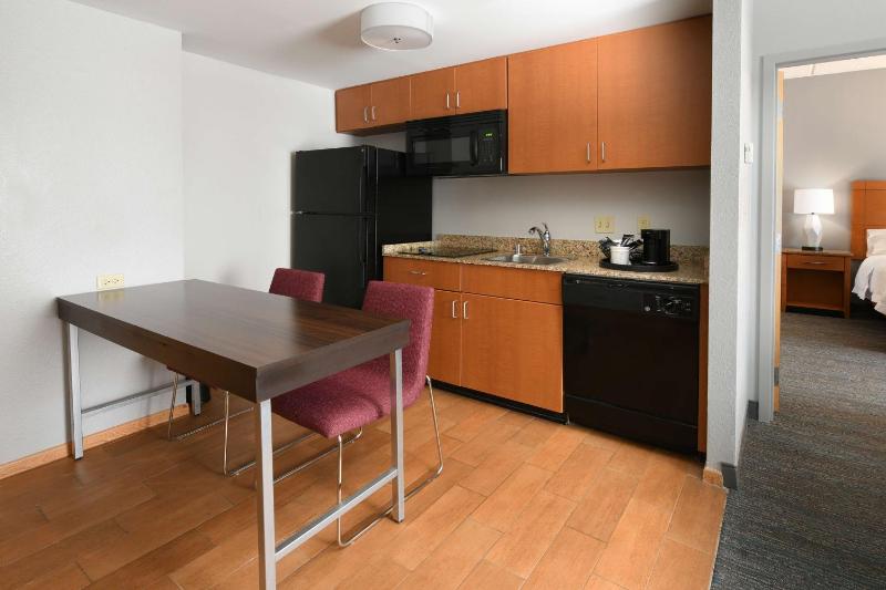 Non-Smoking King Suite with Kitchen image 4