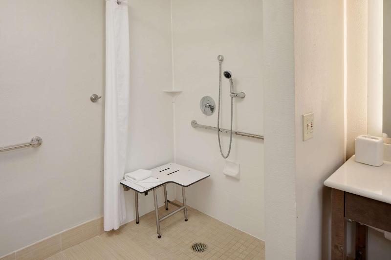 King Suite - Hearing Accessible image 2
