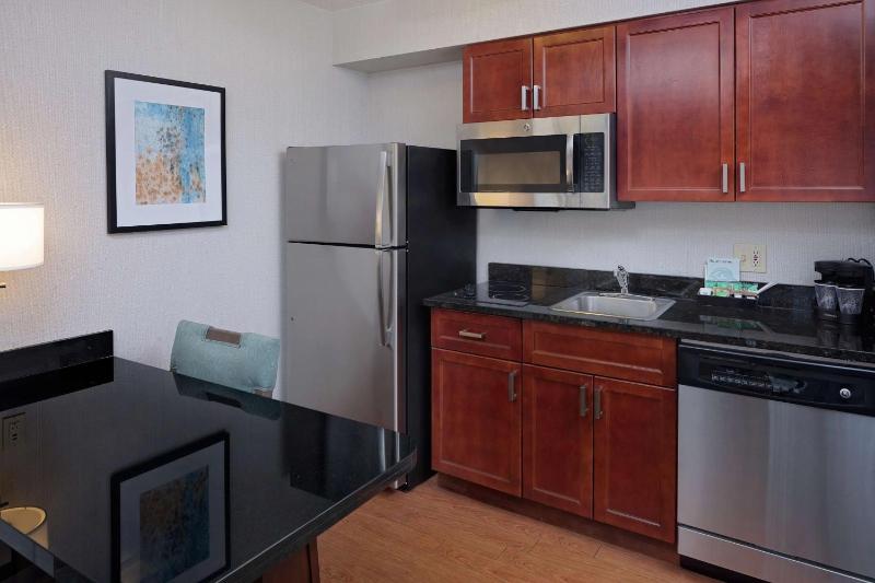 One-Bedroom King Suite image 3