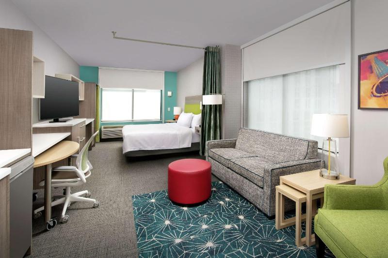 Premium King Corner Studio Suite - Non-Smoking image 1