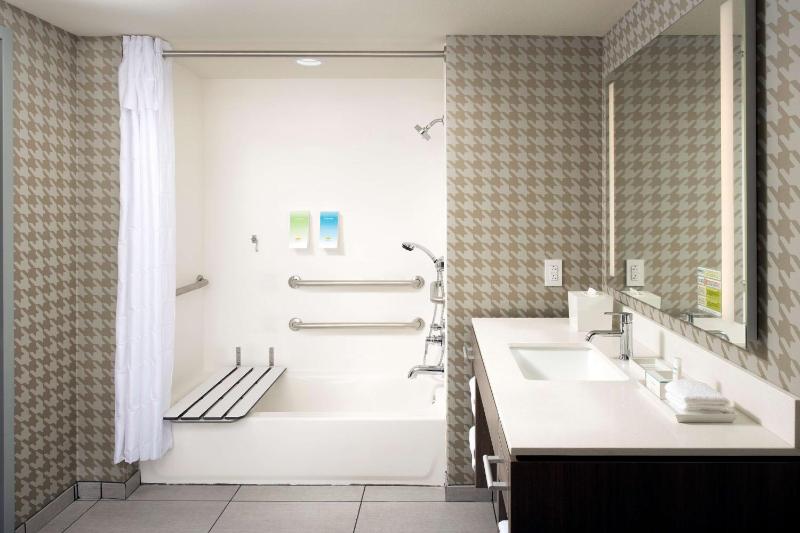 King Studio Suite - Mobility Access/Non-Smoking image 4