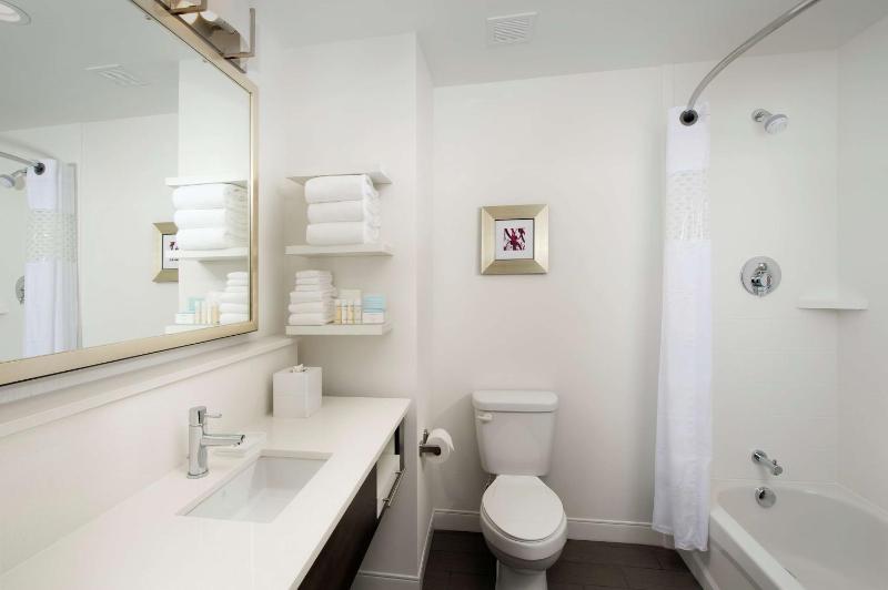 King Room - Hearing Access/Non-Smoking image 4