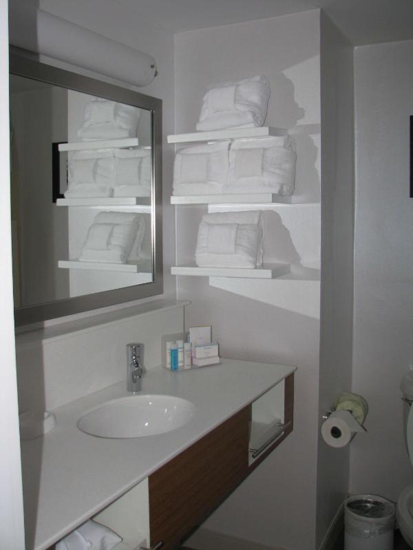 King Room - Hearing Access/Non-Smoking image 3