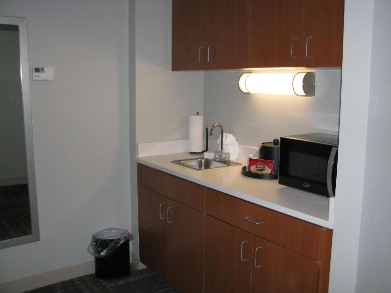 One-Bedroom King Suite with Whirlpool - Non-Smoking  image 3