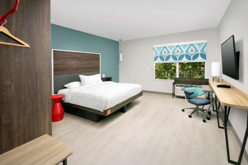 King Room with Accessible Tub - Mobility Access image 1