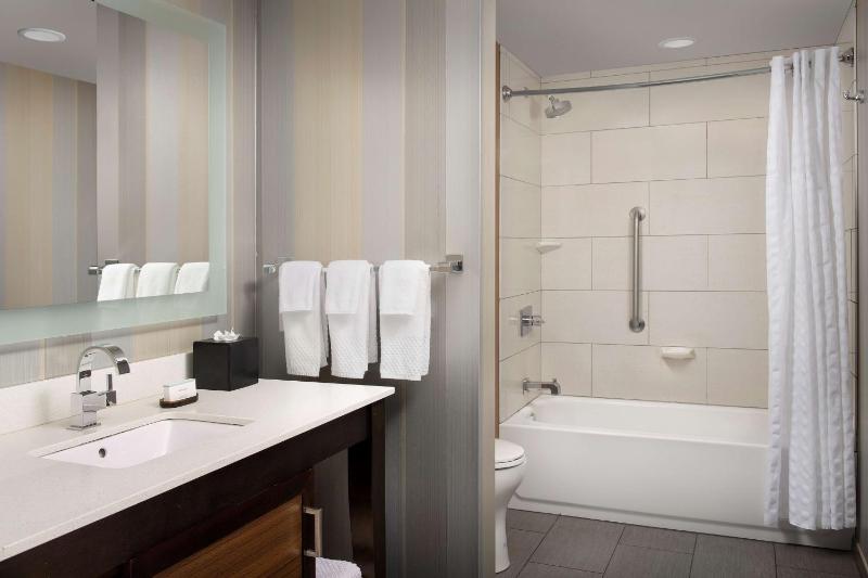 Premium Queen Suite with Two Queen Beds - Non-Smoking image 2