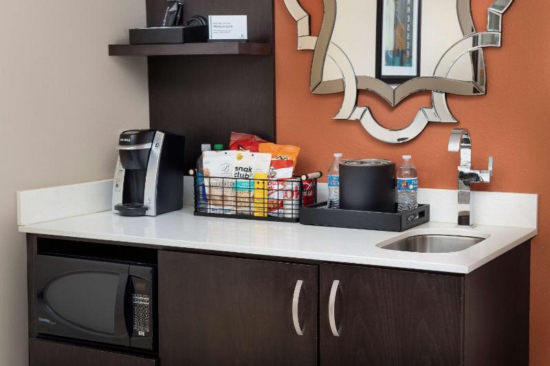 King Premium Suite - Non-Smoking image 4