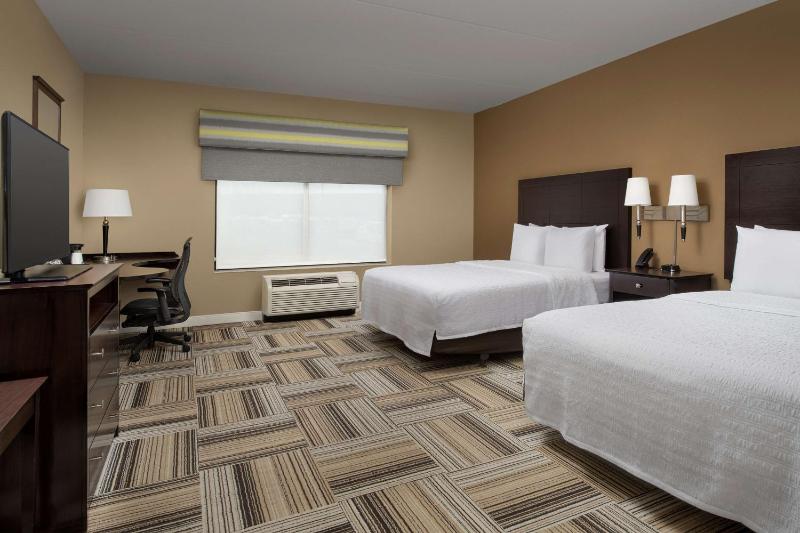 Queen Room with Two Queen Beds - Mobility and Hearing Access/Non-Smoking image 4