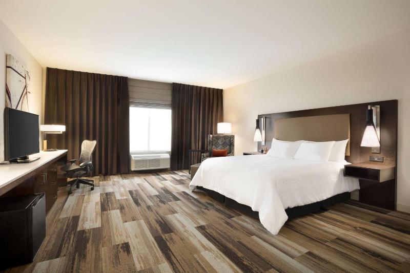 King Room with Accessible Tub - Mobility Access image 1
