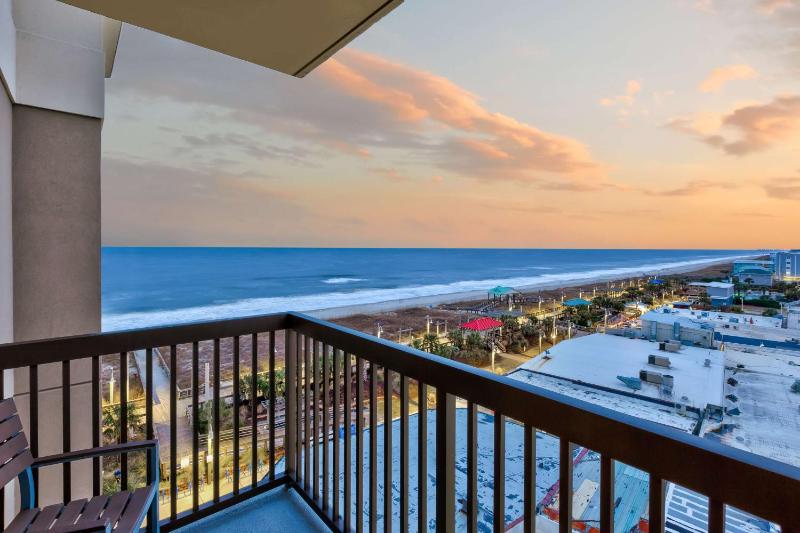 Hampton Inn & Suites Carolina Beach Oceanfront - image 16