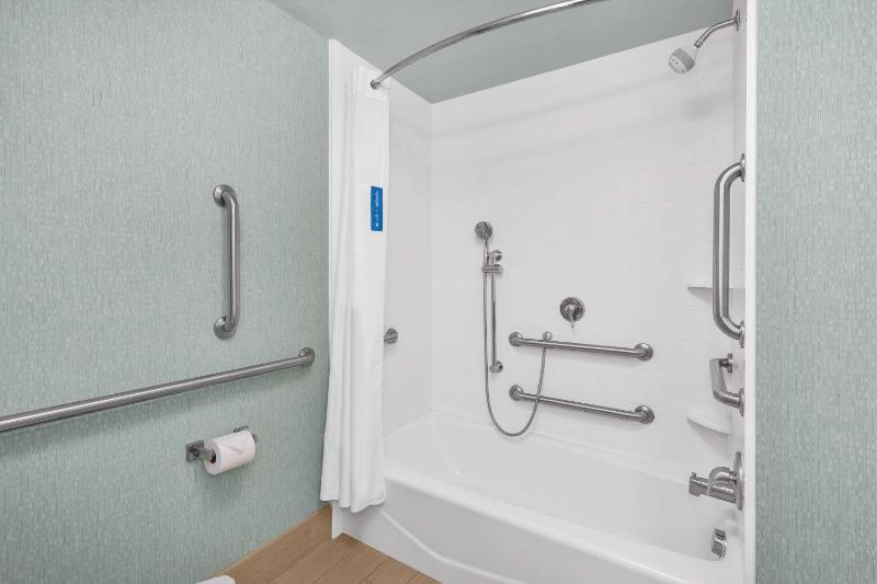 Hampton Inn & Suites Carolina Beach Oceanfront - image 18
