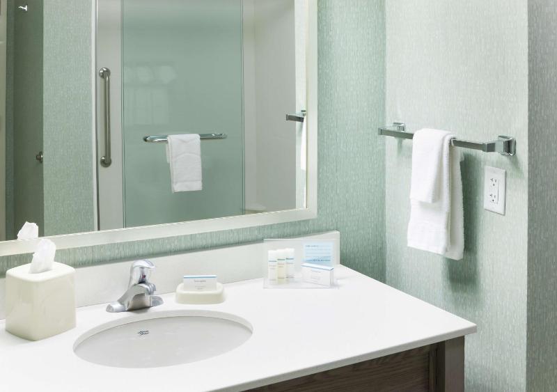 King Room with Balcony - Ocean Front/Hearing Accessible image 2