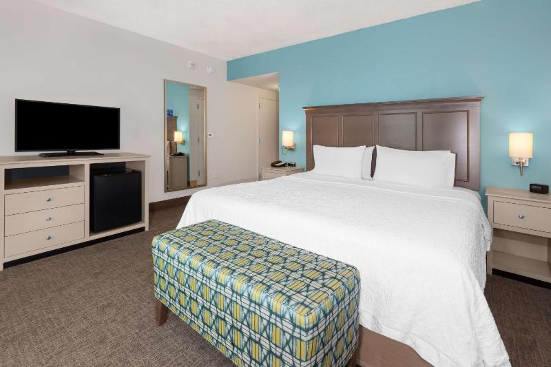 Hampton Inn & Suites Carolina Beach Oceanfront - image 12