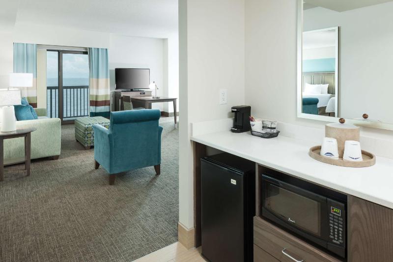 Hampton Inn & Suites Carolina Beach Oceanfront - image 8