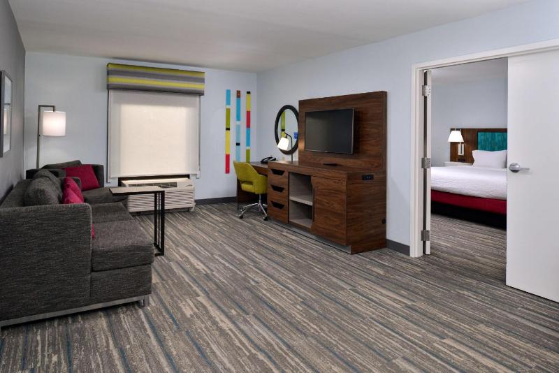 King Suite with Sofa Bed - Non-Smoking image 1