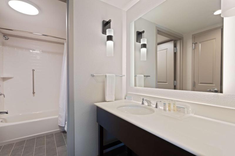 Studio Suite with Two Queen Beds image 2