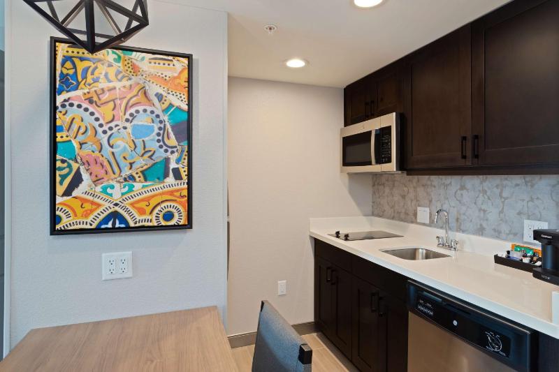 One-Bedroom King Suite image 3