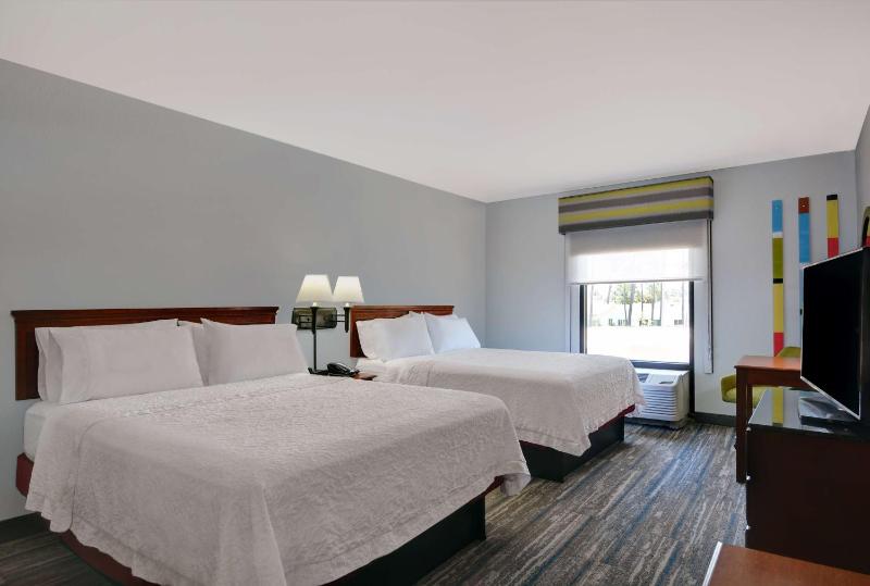 Queen Room with Two Queen Beds - Disability Access/Non-Smoking image 2