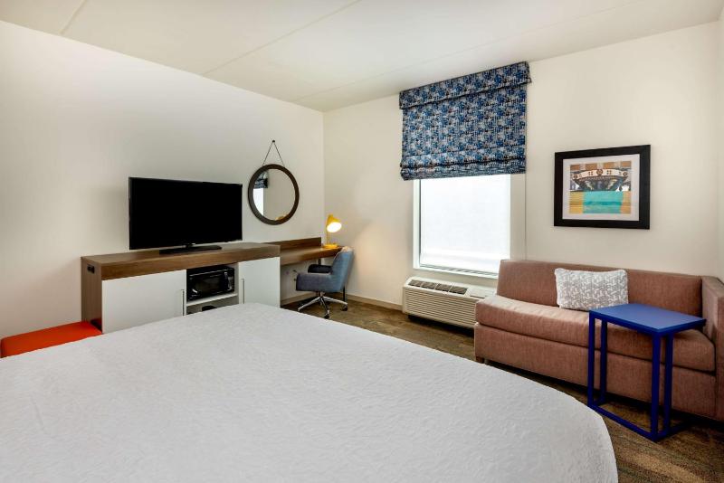 King Room - Non-Smoking image 3